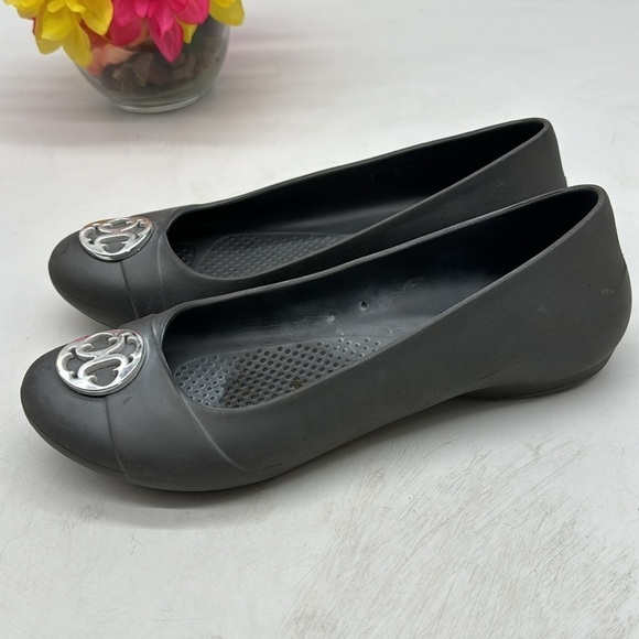 CROCS Black Ballet Flat with Medalian Size 8 CR5482 - Picture 1 of 10